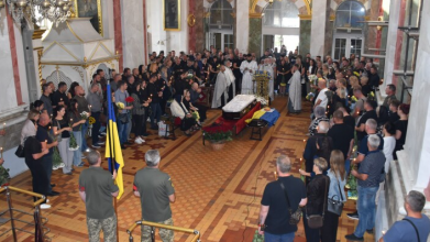 Загинув поблизу Краматарська: у Луцьку попрощалися із Героєм Володимиром Чернишем