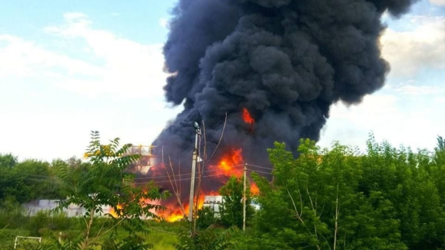 На Запоріжжі сталася масштабна пожежа на хімзаводі