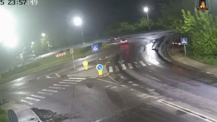 У Луцьку Mercedes вилетів у паркан — водій втік з місця ДТП