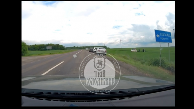 ДТП на Волині: авто поліцейських злетіло у кювет і перевернулося. Відео