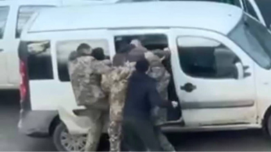 Побиття захисника Маріуполя Романа Покидька