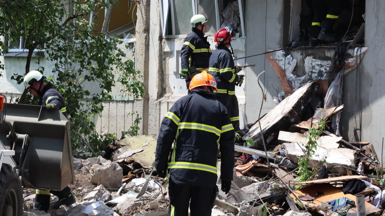 Двоє постраждалих від масованої атаки на Луцьк досі в лікарні, один — у важкому стані