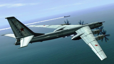 російські Ту-95МС здійснили маневр у небі