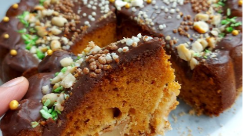 Ніжний яблучний пиріг на медовому тісті: рецепт, який завойовує з першого шматочка