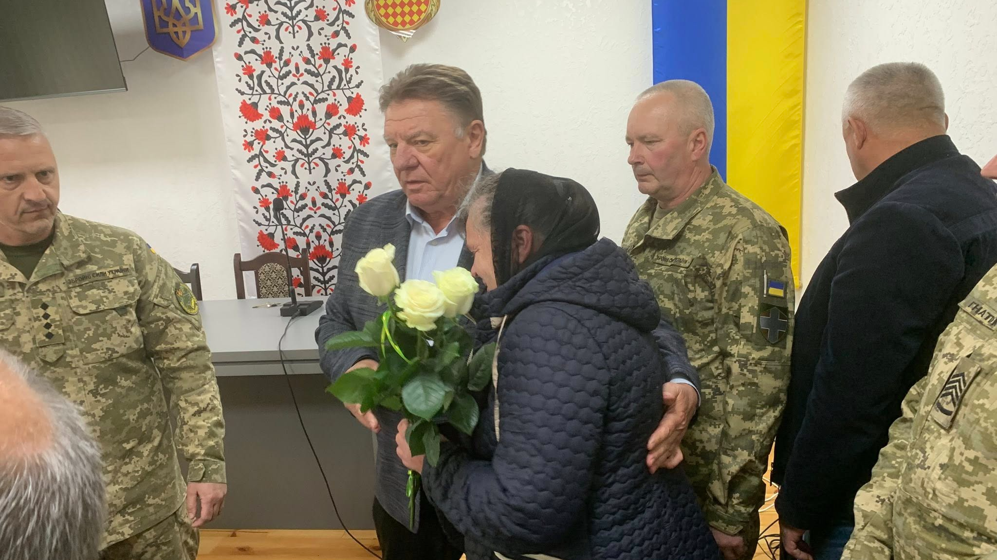 Віддали свої життя за Україну: на Волині рідним полеглих воїнів вручили державні нагороди