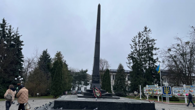 У місті на Волині демонтують пам'ятник радянським окупантам
