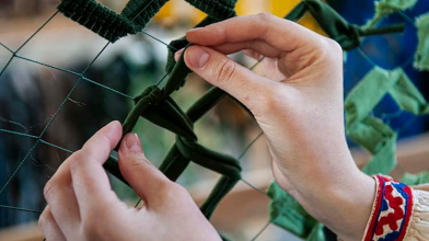 Луцьким школам виділять по 50 тисяч гривень на плетіння маскувальних сіток