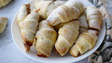 Рогалики за 5 хвилин без дріжджів і розпушувача: бюджетний рецепт