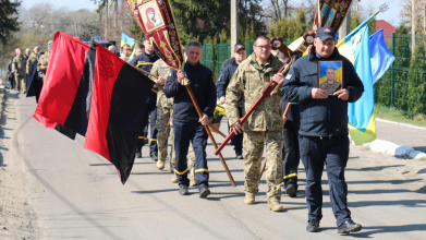 Життя присвятив порятунку інших: на Волині провели в останню дорогу воїна Олександра Батуру