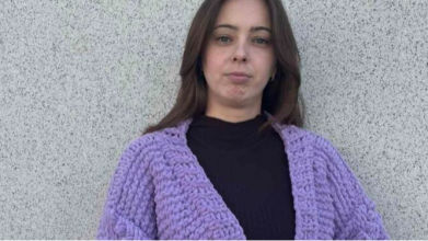 В’яже руками без спиць і гачка: як майстриня з Волині створює кардигани та пледи, що дарують тепло й спокій