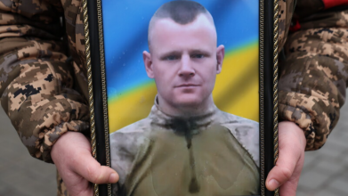 Загинув понад рік тому: у Луцьку попрощалися з військовослужбовцем Сергієм Мацюком