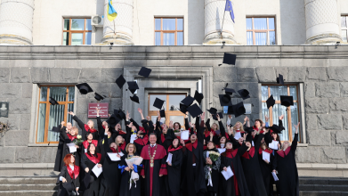 У волинському виші випускники-магістри інституту неперервної освіти отримали дипломи