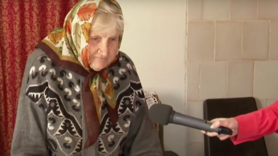 «Всі як одна сім’я»: довгожителька з Волині видала книгу із віршами про кожну родину свого села