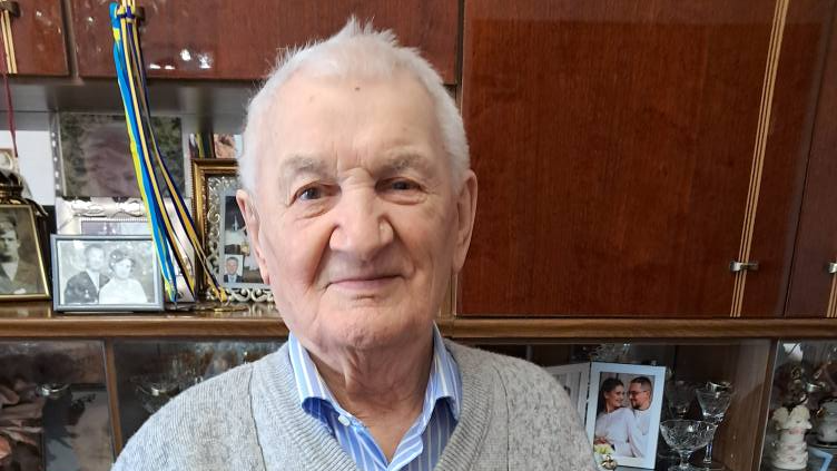 100-річний ветеран з Луцька щодня робить зарядку, варить суп і чекає перемоги над путіним
