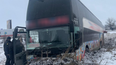 Жахлива ДТП на трасі «Луцьк-Львів»: автобус з пасажирами вилетів у кювет