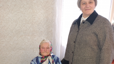 У селі на Волині привітали довгожительку з 96-річчям