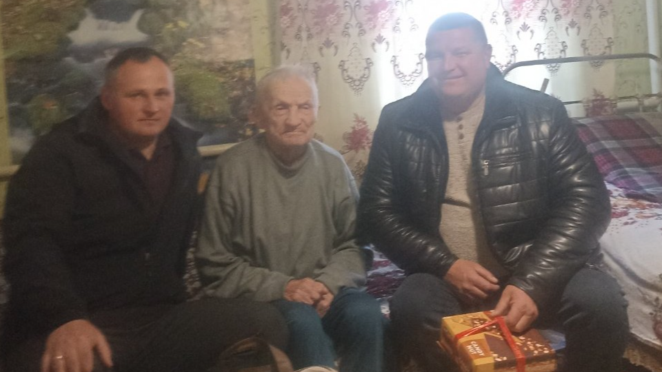 Має 8 онуків та 5 правнуків: дідусь з Волині відзначив 90-річчя