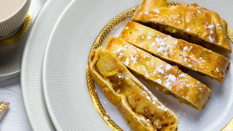 Яблучний штрудель — рецепт ідеального десерту з ароматом кориці