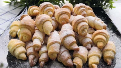 Хрусткі рогалики на кефірі: простий рецепт домашньої випічки, яка довго не черствіє