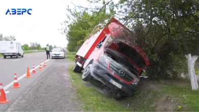Біля Луцька водій вантажівки втікав від ТЦК, злетів у кювет і втік