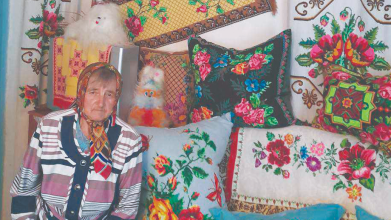 Її домівка, наче музей: вишивальниця з Волині зібрала орнаменти вишивок з усього району