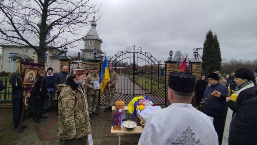 Священник УПЦ та голова громади проти родини загиблого Героя: скандал на Волині набирає обертів