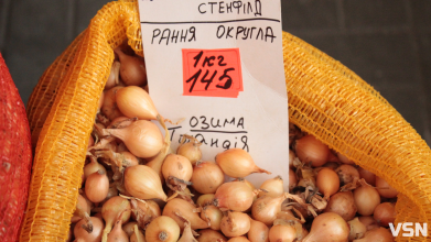 Скільки коштує цибуля-сіянка на ринку у Луцьку?