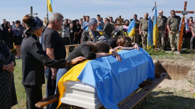 У серпні виповнилося лише 32: на Волині все село прийшло на похорон Героя Олександра Дем’янюка