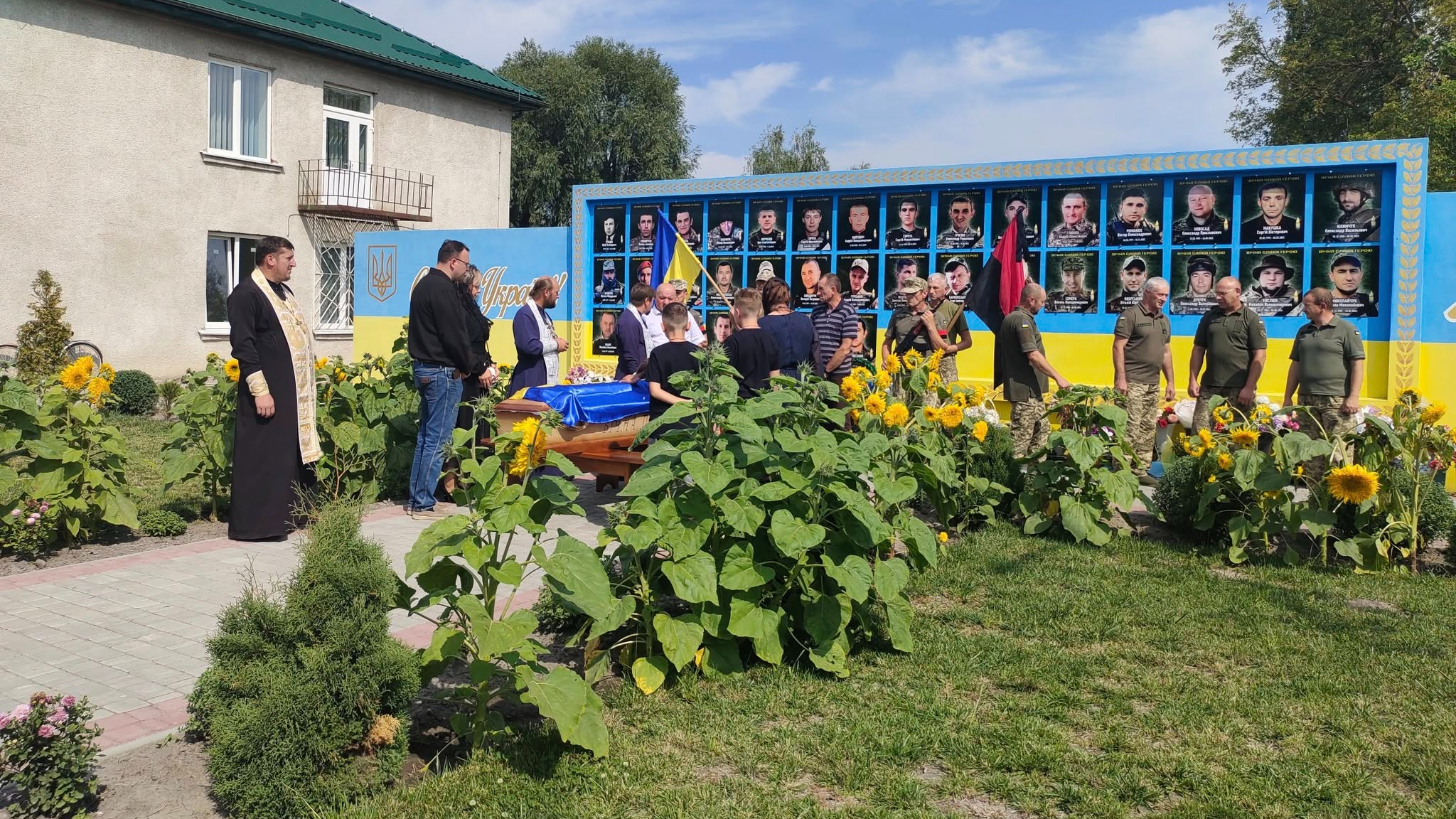 Навіки 40: на Волині похоронили загиблого офіцера Романа Дудика