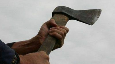 На Волині чоловік розпилив газ в обличчя брата і порубав сокирою його авто: винуватець не з’явився до суду через мобілізацію