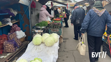 Що продають на осінньому ринку на Волині: ціни на овочі, фрукти та саджанці