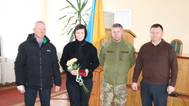 Довгий час вважався зниклим безвісти: на Волині батькам молодого Героя вручили його посмертну нагороду