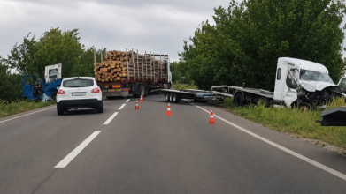 На Волині автомобіль збив працівників дорожньої служби: що відомо про їхній стан