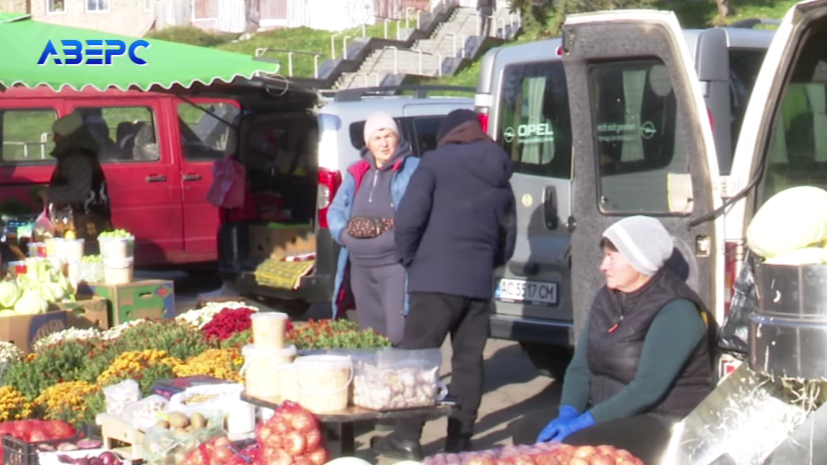 Хто по яблука, хто по картоплю: які ціни на фермерському ринку у Луцьку