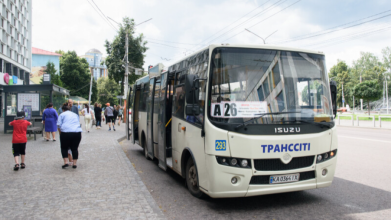 Відтепер у Луцьку проїзд у маршрутках коштує 18 грн, для учнів — 9 грн