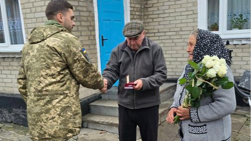 Загинув у бою: батькам Героя з Волині вручили посмертну нагороду сина