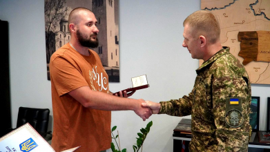 На Волині батько полеглого нацгвардійця отримав посмертну нагороду сина-Героя