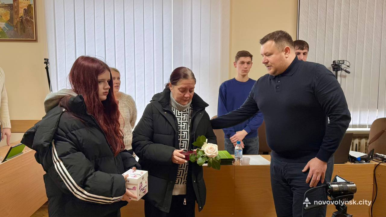 У Нововолинську вручили посмертну нагороду родині Героя Михайла Новікова