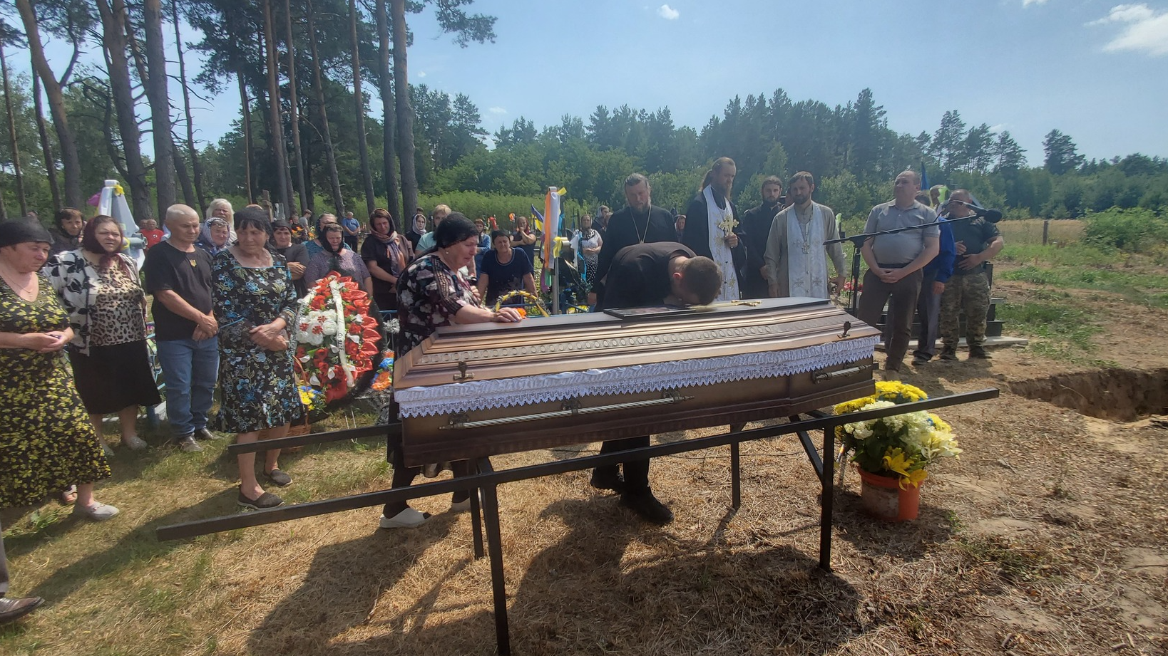 Зник безвісти 11 місяців тому: на Волині поховали Героя Анатолія Барабана