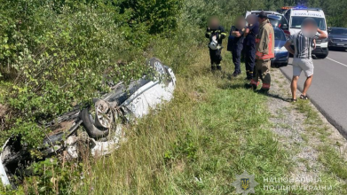 На Волині автівка злетіла у кювет: постраждали три пасажирки