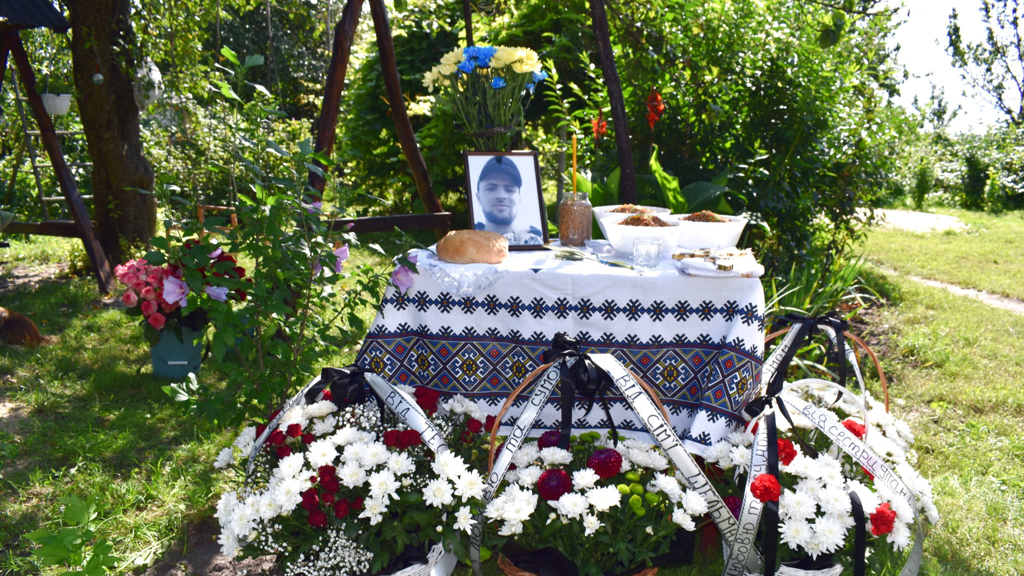 Майже два роки вважався зниклим безвісти: на Волині в останню дорогу провели Героя Олександра Пасіка