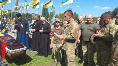 «Повернувся з-за кордону, щоб захищати Україну»: на Волині попрощалися з 27-річним Героєм Богданом Денисюком