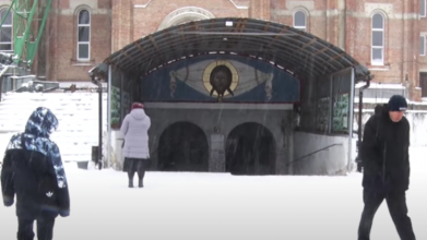 «Не можу зрадити своїх рідних»: у Луцьку віряни московського патріархату розповіли, чому продовжують святкувати Різдво 7 січня. Відео