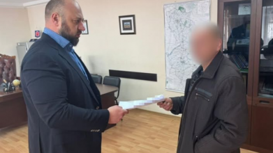 На Харківщині 16-річна дівчина народила дитину від рідного батька