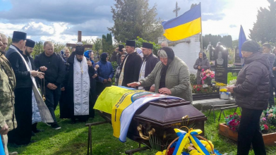 Понад рік і сім місяців невідомості: на Волині провели в останню путь Героя Івана Міневича