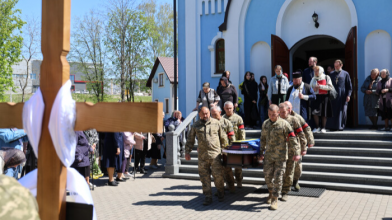 Загинув на Великдень. У Луцьку попрощалися з Героєм Олександром Кущем