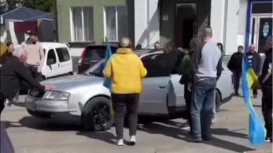 «За таких воюють наші хлопці?»: на Волині водій ледь не збив дітей під час прощання з загиблим воїном