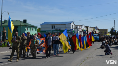 Був людиною, до якої тягнулося серце: на Волині попрощалися з 26-річним Героєм Дмитром Слюсарем