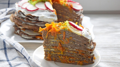 Печінковий торт на свята: простий рецепт ніжної страви, яка першою зникає зі столу