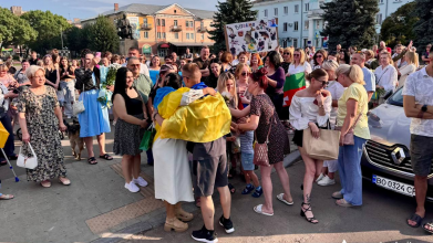 Волинь вітає Героя: Олег Карпюк повернувся додому у рідне місто після полону